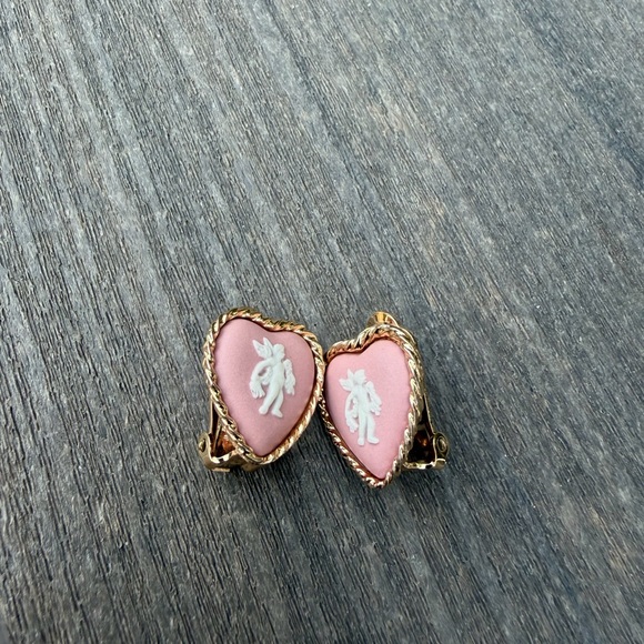 Wedgwood Pink Jasperware Cameo Heart Shaped Earrings - Picture 2 of 5